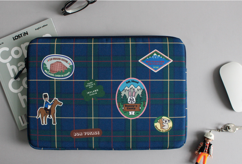 Laptop/iPad Pouch Happy Traveler - whoami