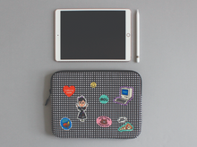 Load image into Gallery viewer, Laptop/iPad Pouch The 80&#39;s - whoami
